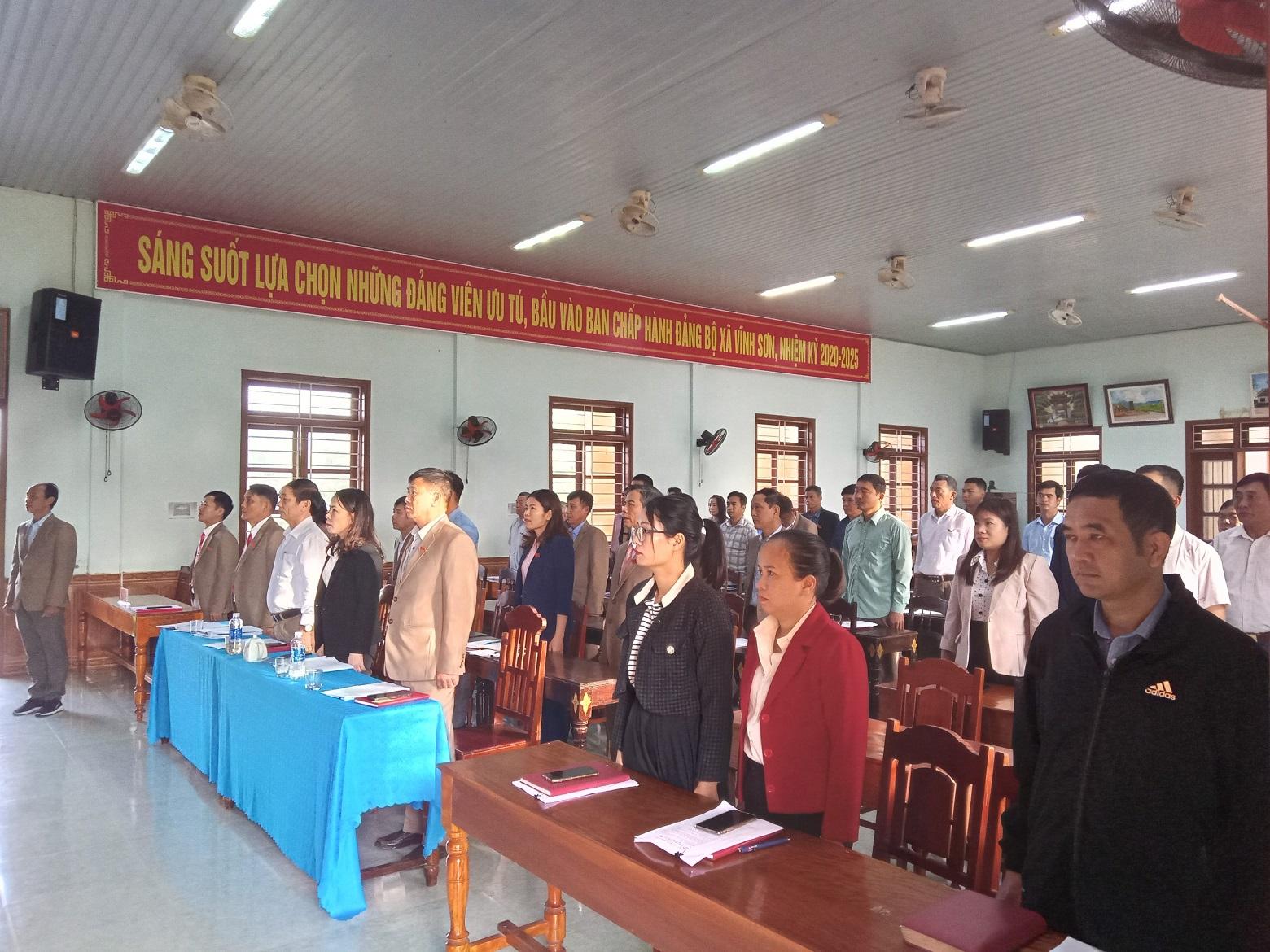 HĐND xã Vĩnh Sơn khóa VII, nhiệm kỳ 2021 - 2026 tổ chức kỳ họp thứ 8